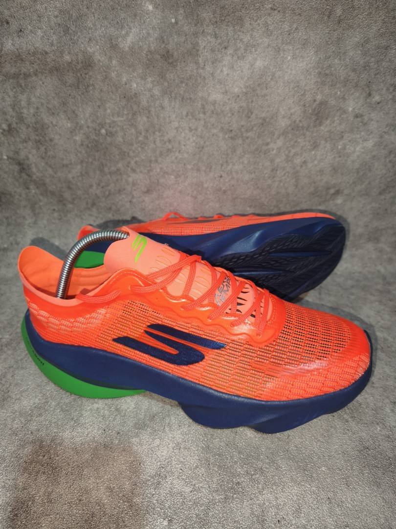 Skechers GORUN Razor 4