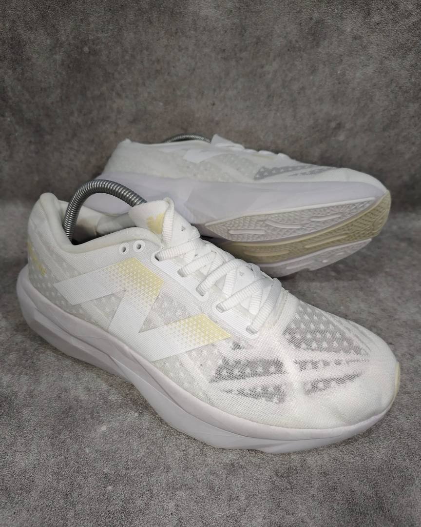 New Balance  FuelCell SuperComp Trainer v2