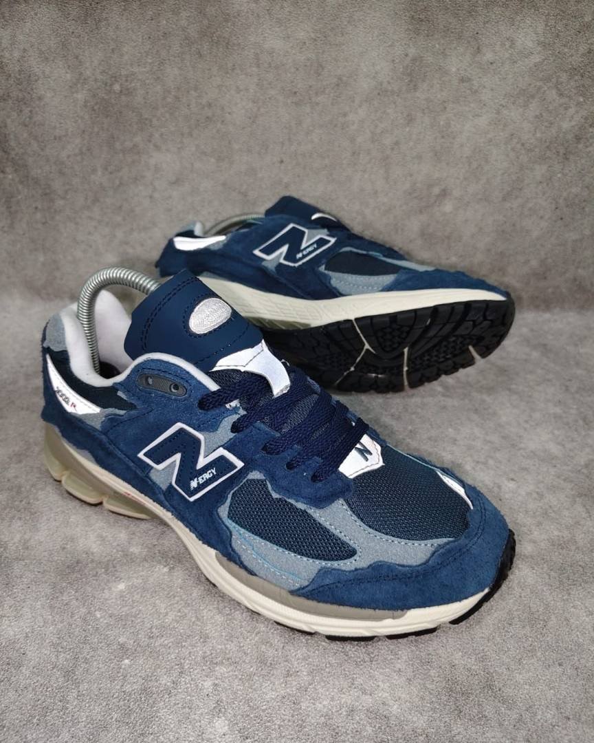 New Balance  2002R 