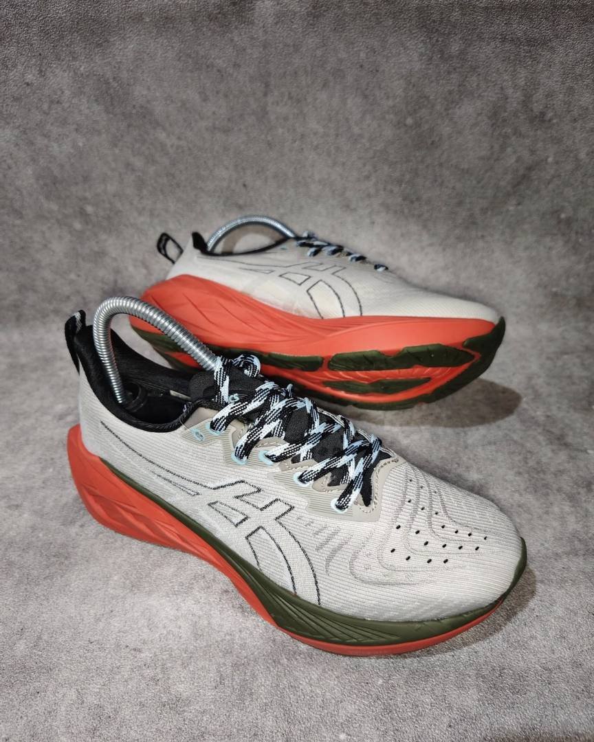 Asics  Novablast 4