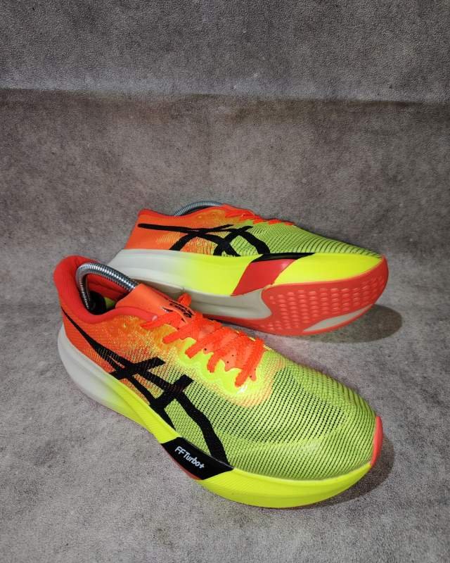 Asics Metaspeed Sky+ / Edge+ (dengan teknologi FF Turbo+)