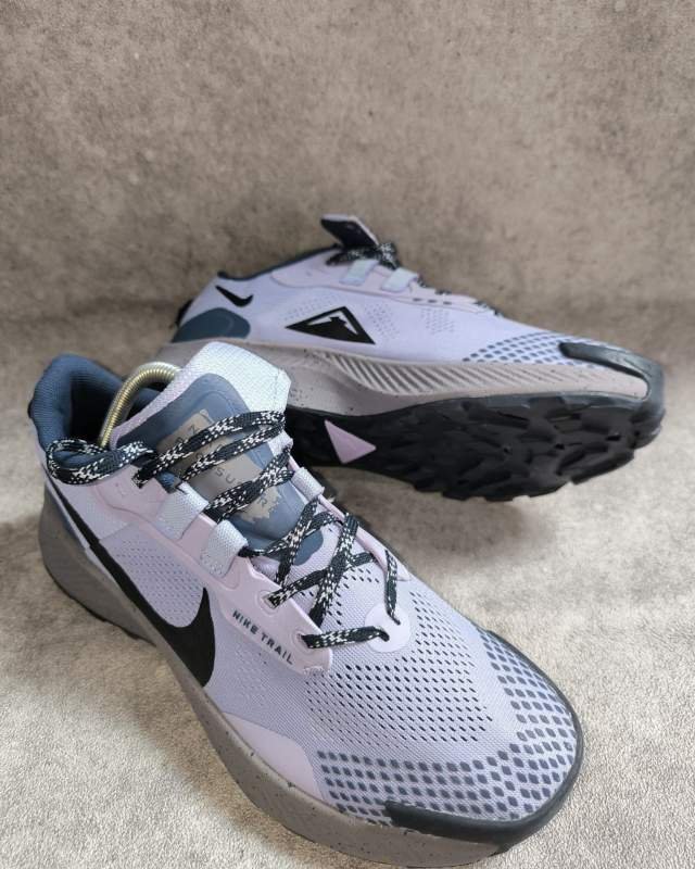 Nike Pegasus Trail 3 (terlihat logo dan tulisan 