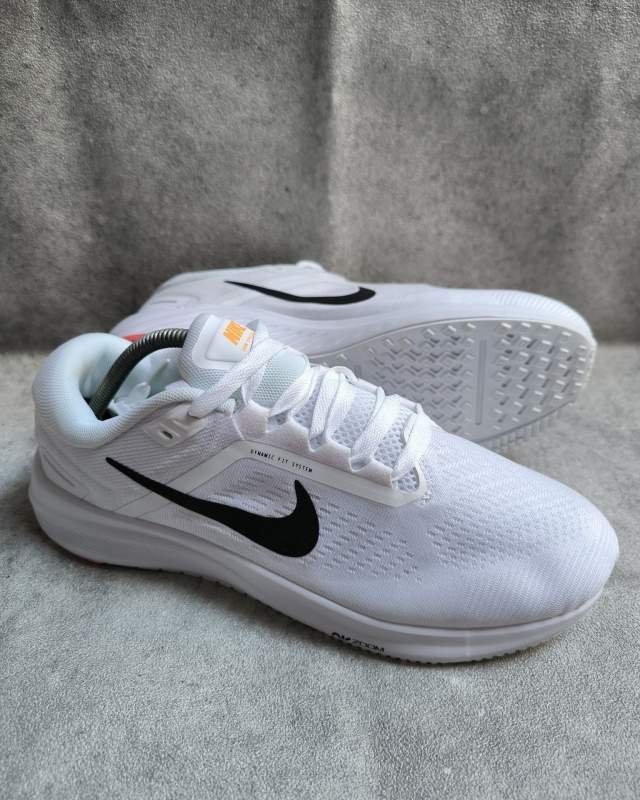 Nike Nike Structure 25 (sepatu lari stability / daily trainer untuk pendukung stabilitas dengan teknologi Dynamic Fit System yang tertulis di bagian bodi samping serta bantalan Air Zoom di bagian depan)