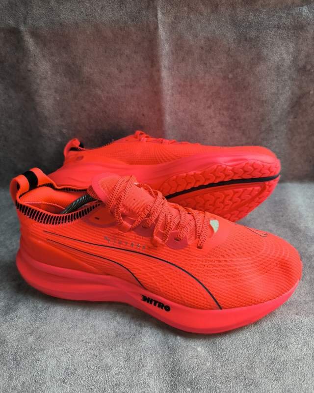Puma Puma Running / Nitro Elite (sepatu lari jarak jauh / marathon berteknologi bantalan NITRO yang sangat responsif, dilengkapi decoupled heel dan bodi mesh transparan yang super ringan)