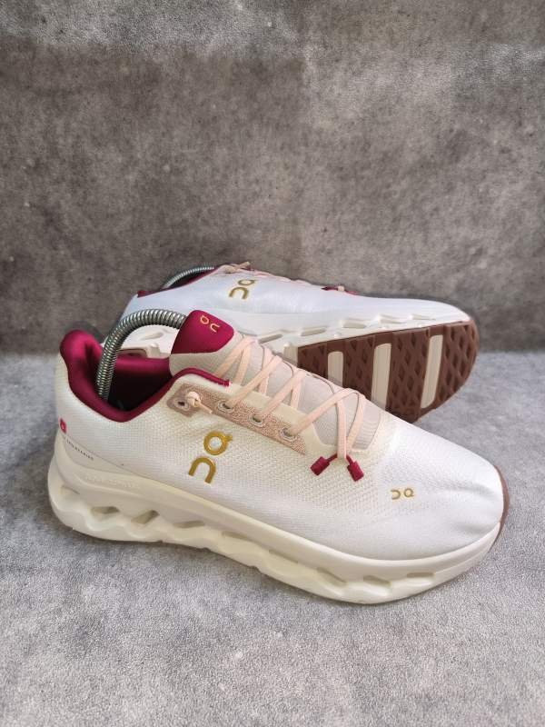 On On Running Cloudtilt (Warna Pearl Ivory)