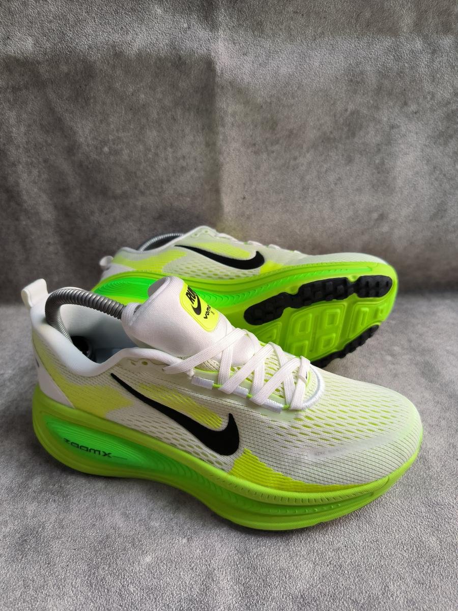 Nike Vomero 18 'Electric Green'