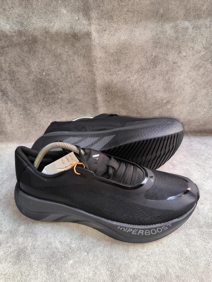 Adidas Hyperboost Edge berwarna Core Black / Carbon