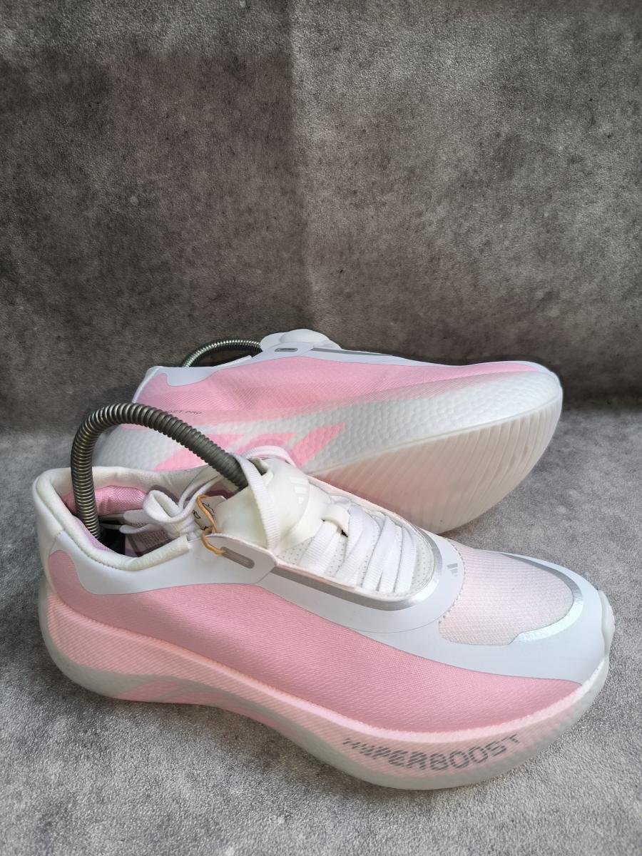 Adidas Hyperboost Edge berwarna off white dan clear pink 
