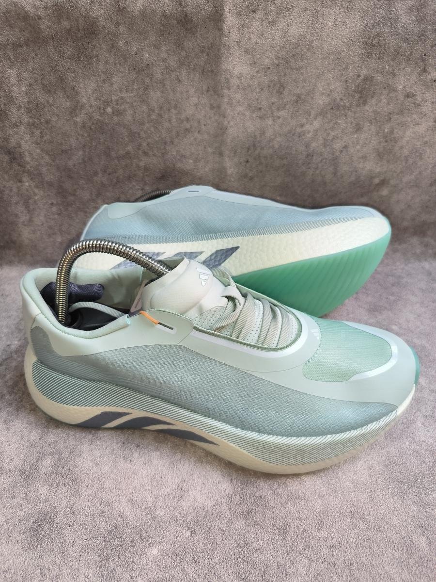 Adidas Hyperboost Edge berwarna Vapour Green