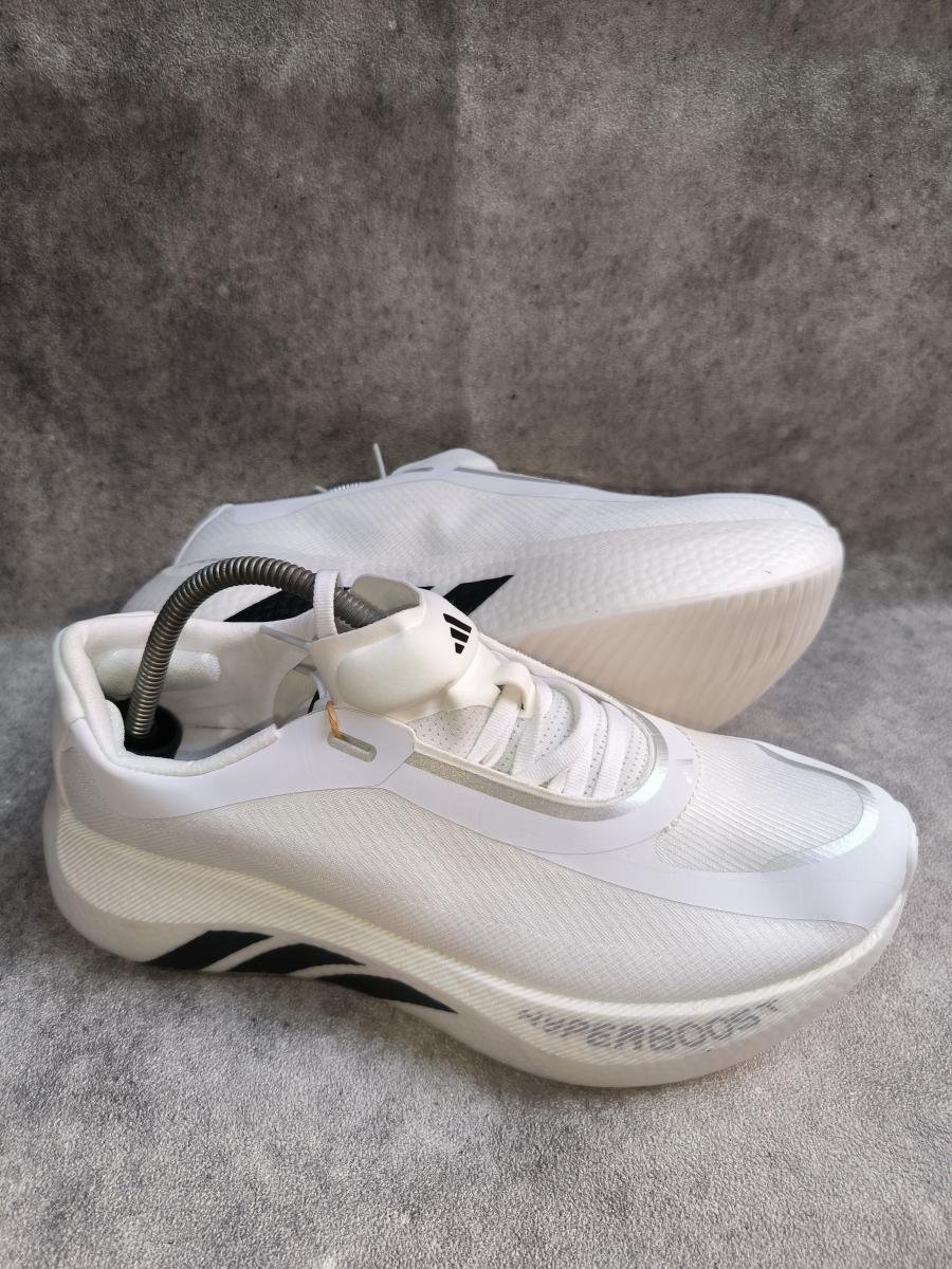 Adidas Hyperboost Edge berwarna putih bersih (Cloud White)