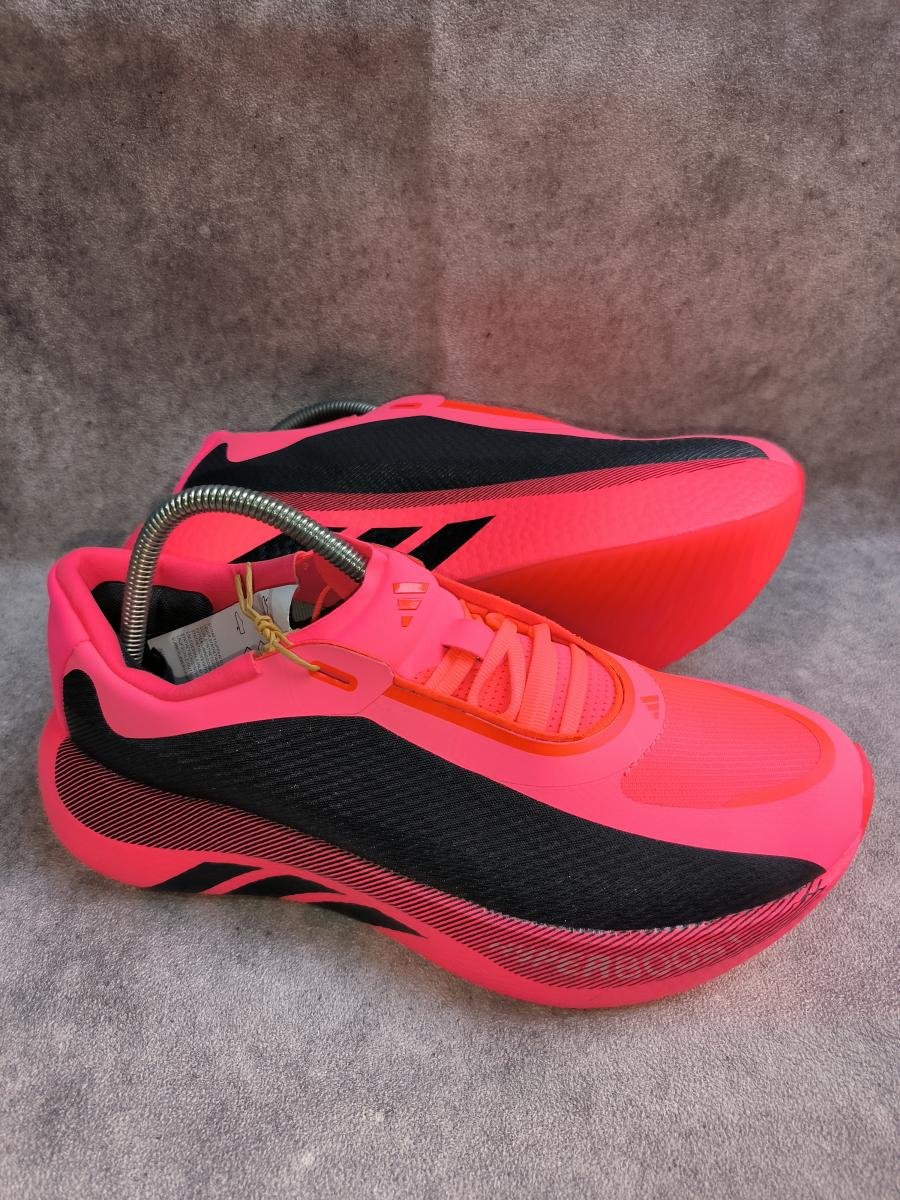 Adidas Hyperboost Edge berwarna Solar Turbo/Carbon