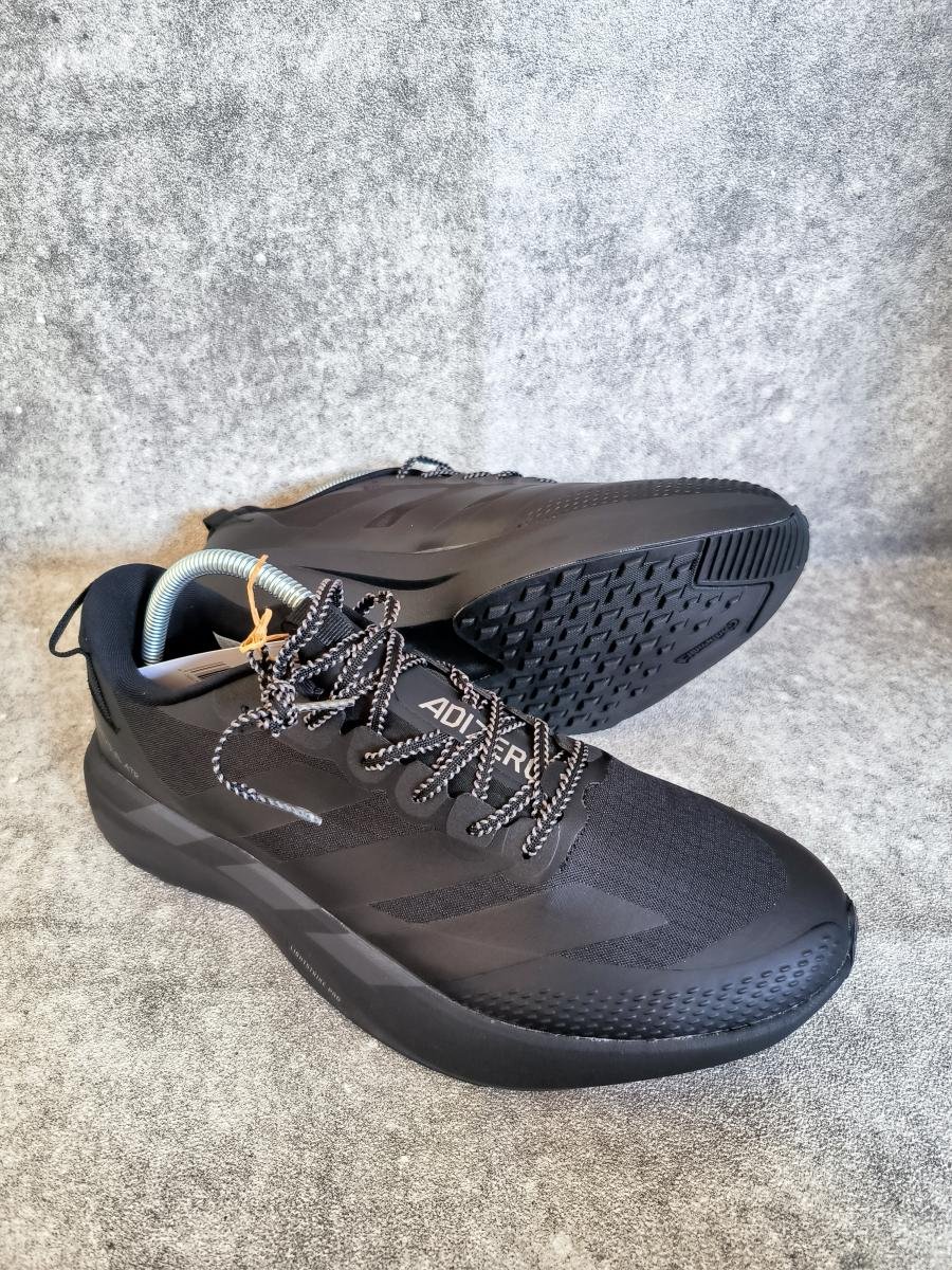 Adidas Adizero Evo SL ATR berwarna hitam (Triple Black)