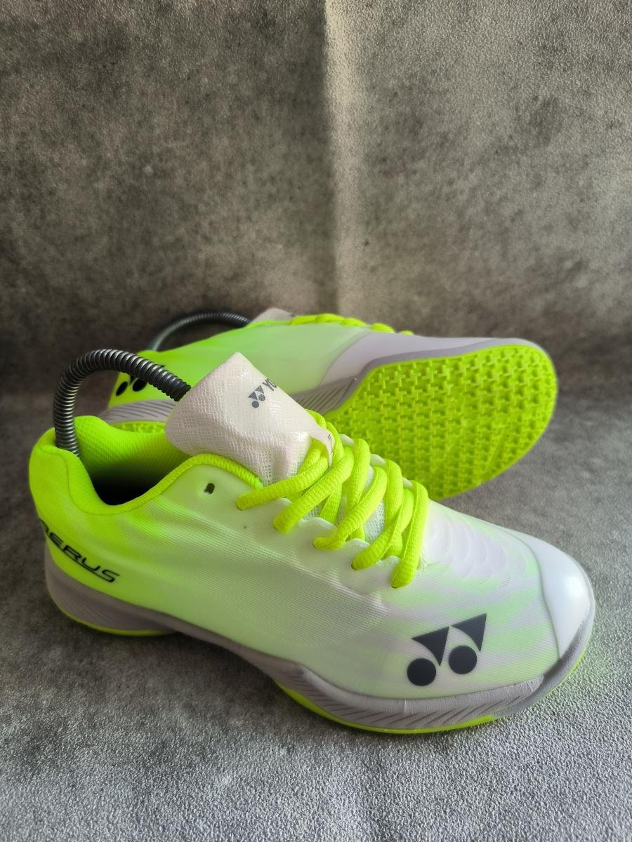 Yonex Power Cushion Aerus Z2 Wide warna Gray/Yellow (Sepatu Badminton)