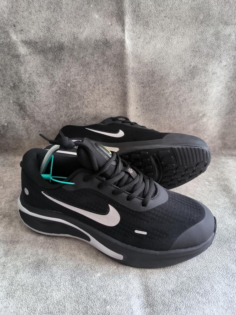 Nike Journey Run Variasi warna Black/White