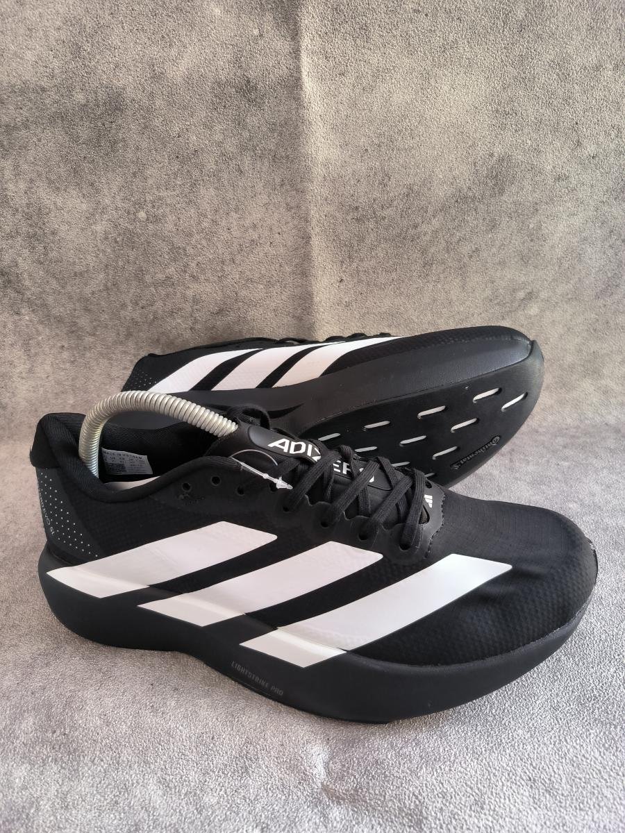Adidas Adizero Evo SL dengan warna Core Black / Cloud White