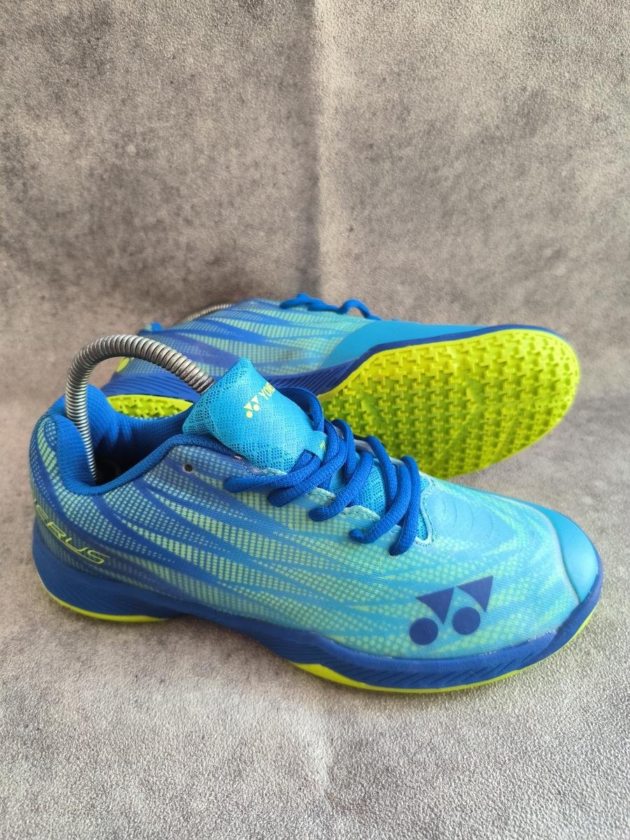 Yonex Power Cushion Aerus Z varian warna Cyan / Blue