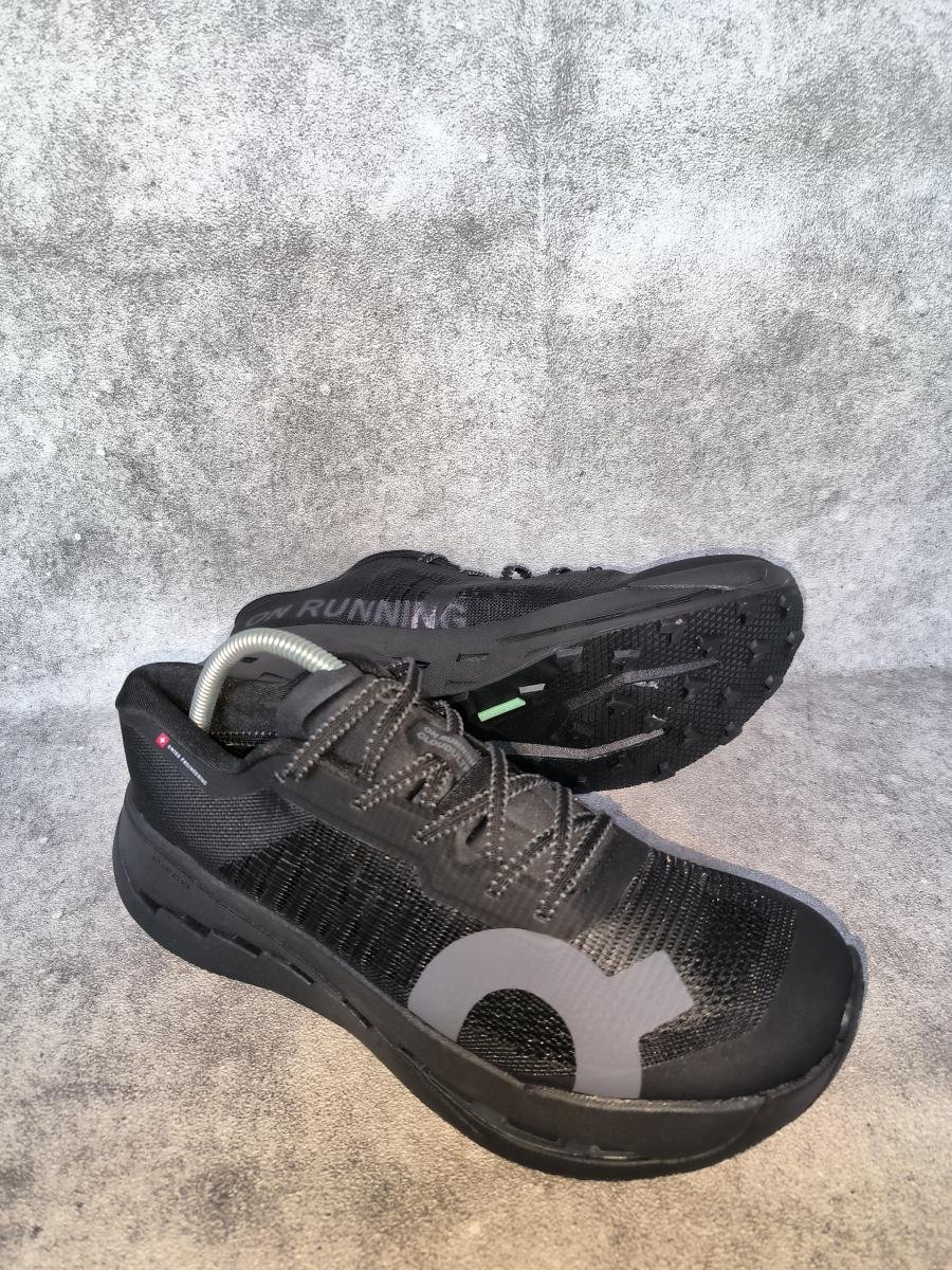 On On Cloudultra 3 Trail Running Shoes berwarna hitam