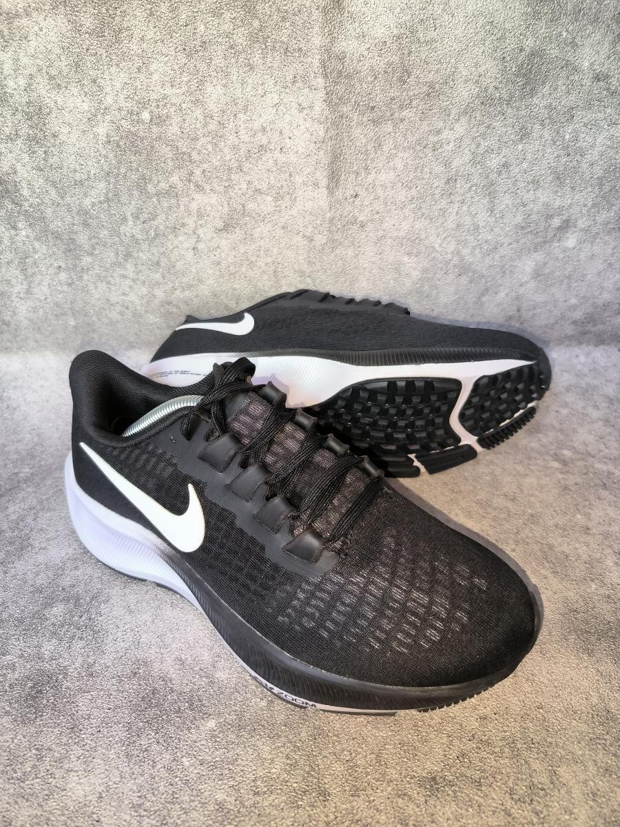 Nike Air Zoom Pegasus 37 dalam varian warna 