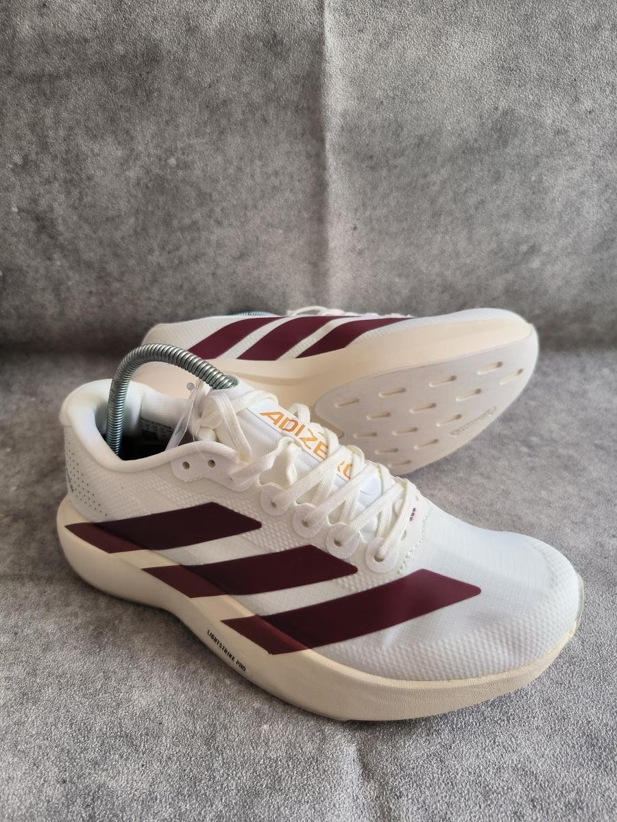 Adidas Adizero Evo SL Woven dalam warna Off White/Maroon