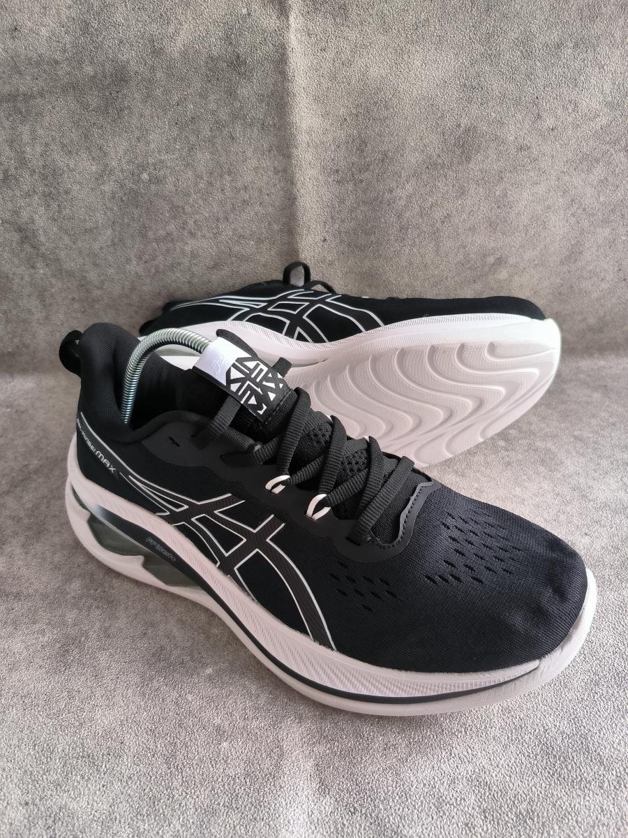 Asics GEL-KINSEI MAX warna Black (Hitam).
