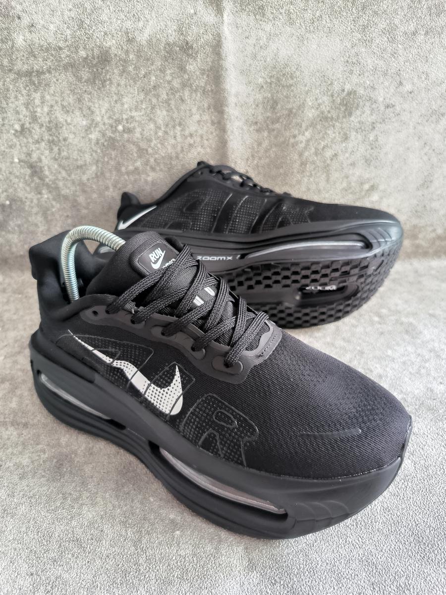 Nike Vomero Premium (warna Black/Off Noir/Anthracite atau Triple Black).