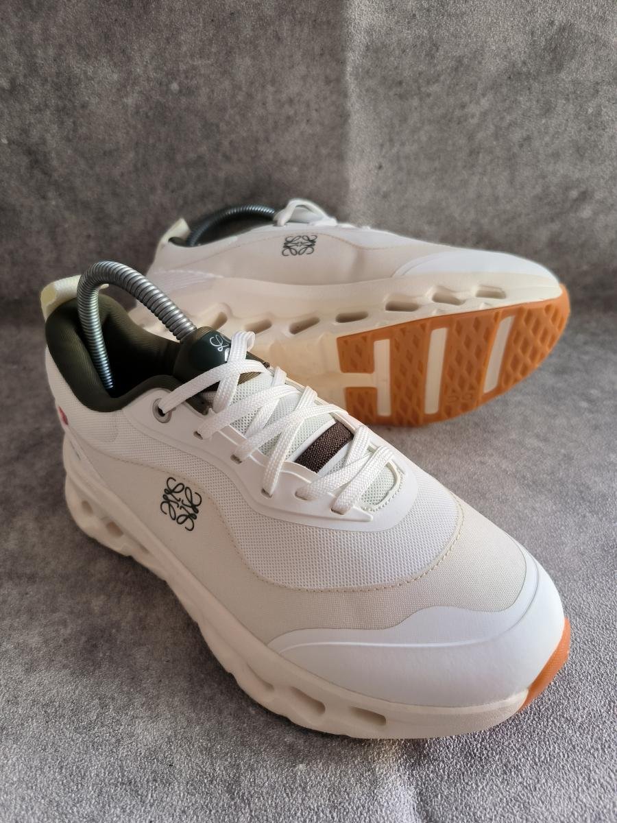 On Loewe x On Cloudtilt 2.0 warna White Khaki Green.