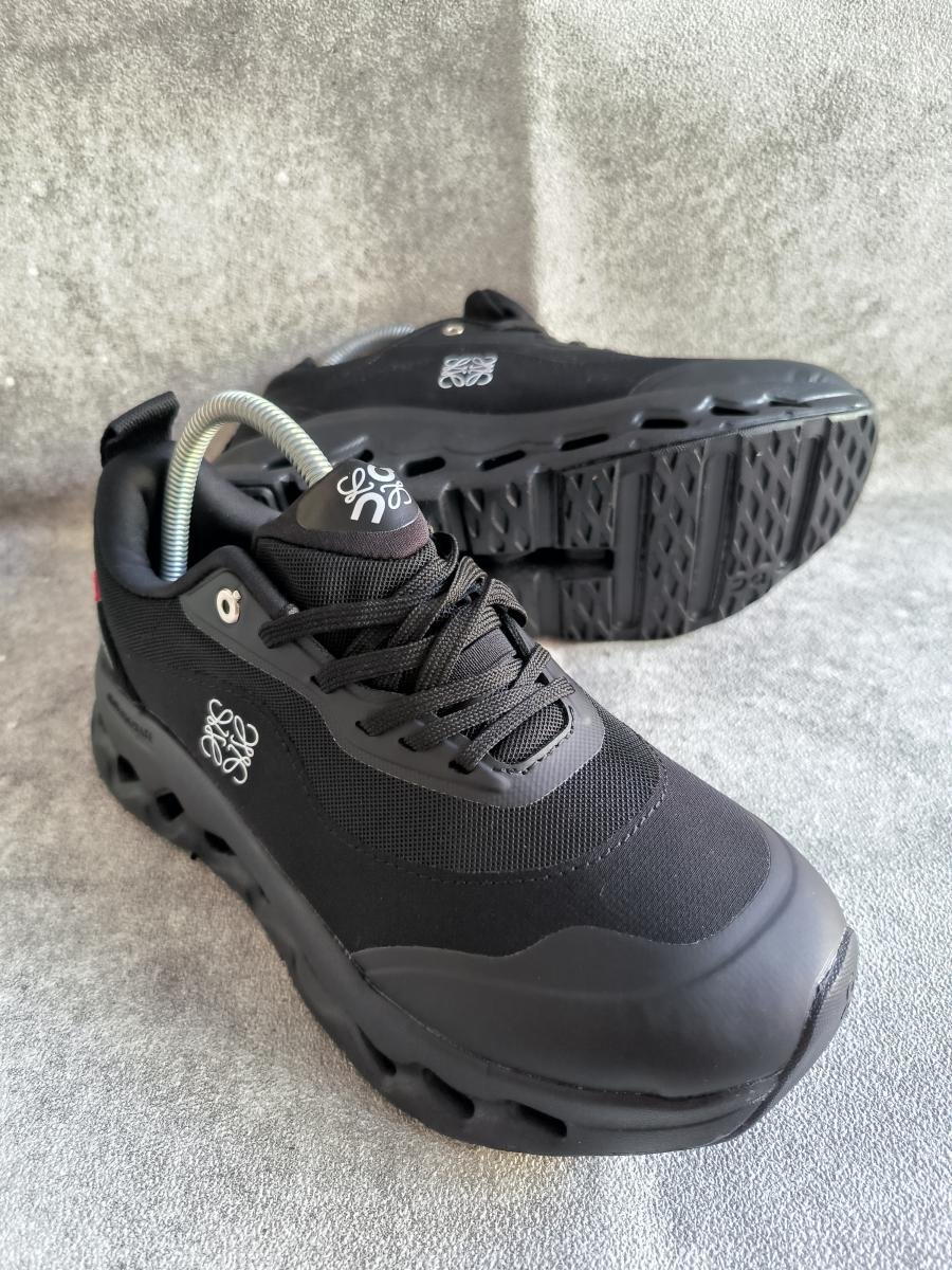 On LOEWE x On Cloudtilt (atau Cloudtilt 2.0) warna All Black