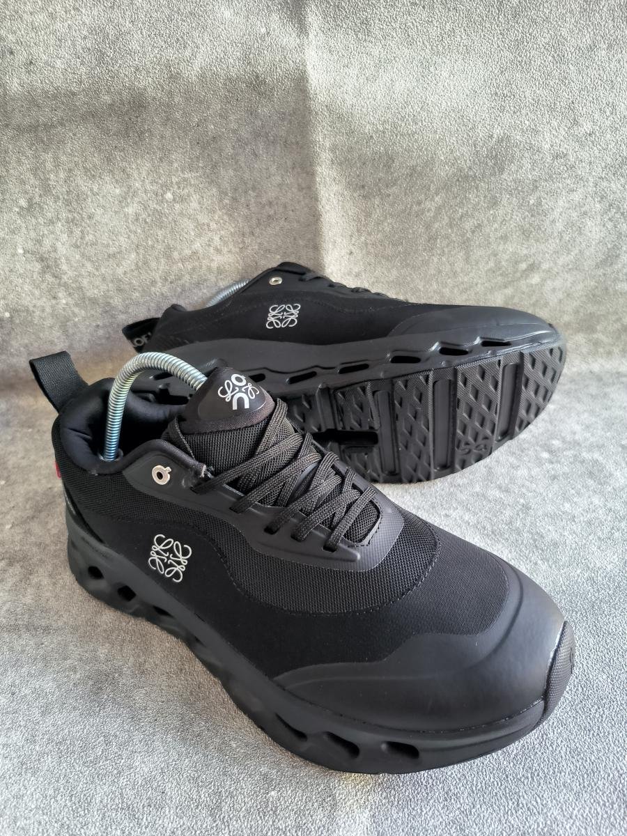 On LOEWE x On Cloudtilt (atau Cloudtilt 2.0) warna All Black