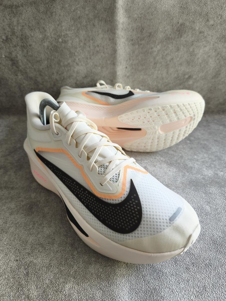 Nike Wmns Zoom Fly 6 warna 'Pale Ivory / Crimson Tint'